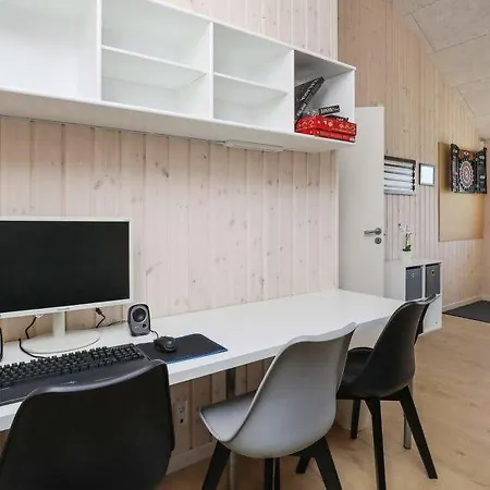 Sleeps 20 Pool Wifi 度假居