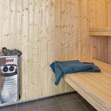 Sleeps 20 Pool Wifi Bøtø By