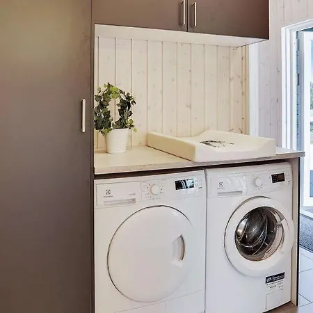 Sleeps 20 Pool Wifi Bøtø By